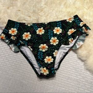 NWOT BLACK GREEN FLORAL RUFFLE BOTTOMS